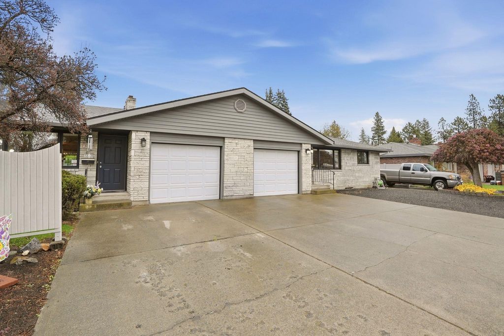 Photo of 3220 W Francis Ave, Spokane, WA 99205 (MLS # 202616026)