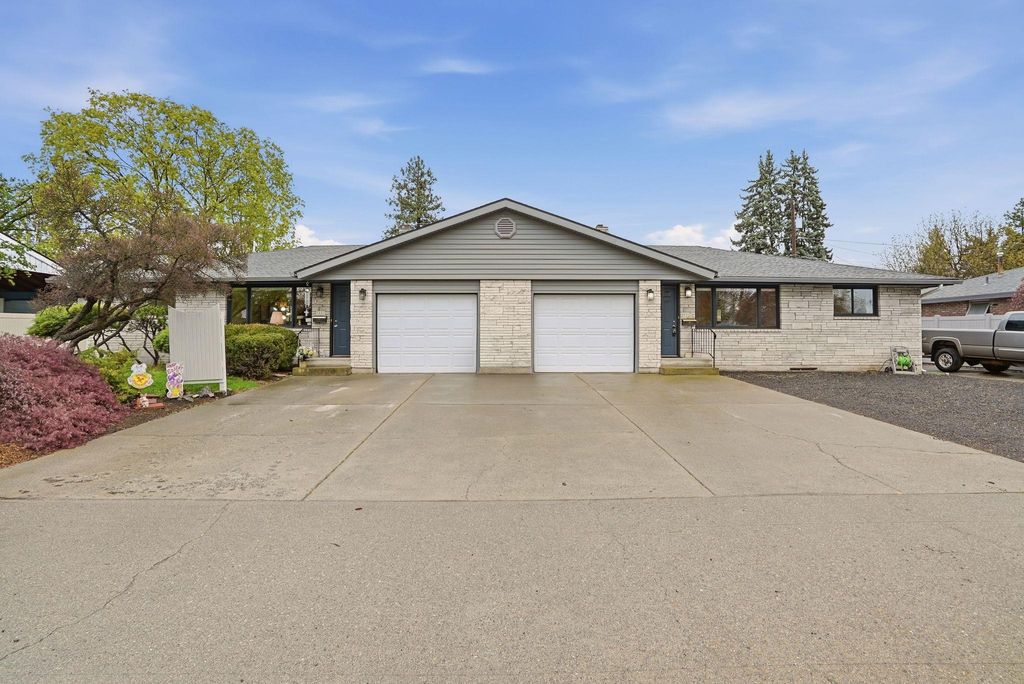 Photo of 3220 W Francis Ave, Spokane, WA 99205 (MLS # 202616026)