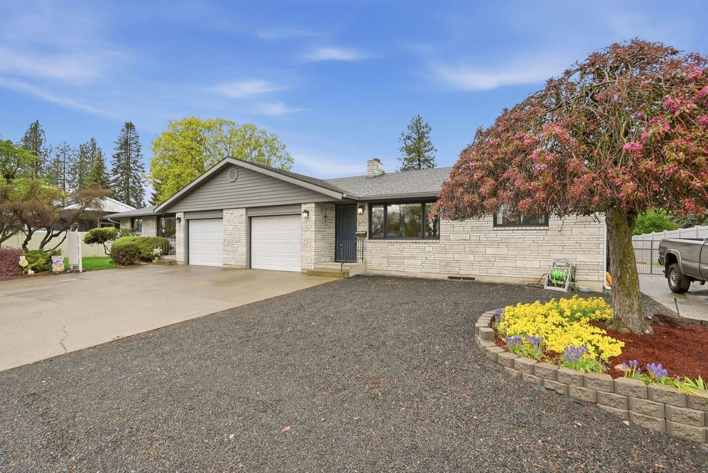 Photo of 3220 W Francis Ave, Spokane, WA 99205 (MLS # 202616026)