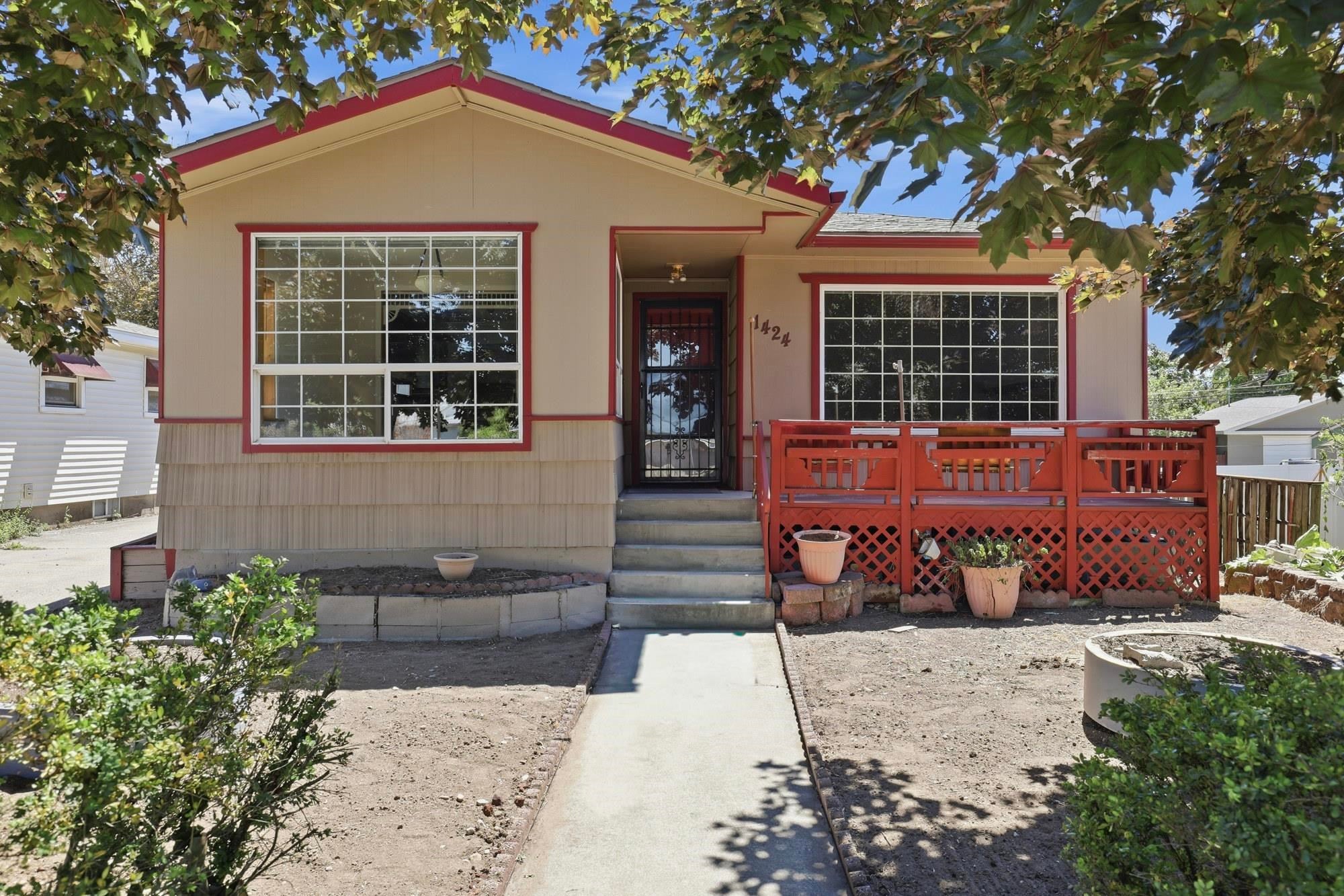 Photo 1 of 41 — 1424 E EMPIRE Ave, Spokane, WA 99207