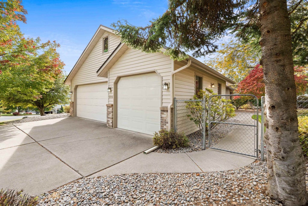 Photo of 5715 N Vista Grande Dr, Otis Orchards, WA 99027 (MLS # 202625760)