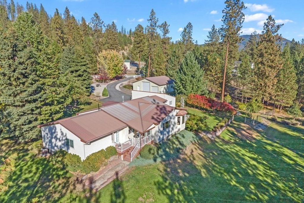 Photo of 2419Q Sand Canyon Rd, Chewelah, WA 99109 (MLS # 202525491)