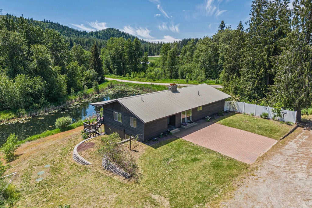 Photo of 252 Davaz-Carlton Rd, Newport, WA 99156 (MLS # 202626089)