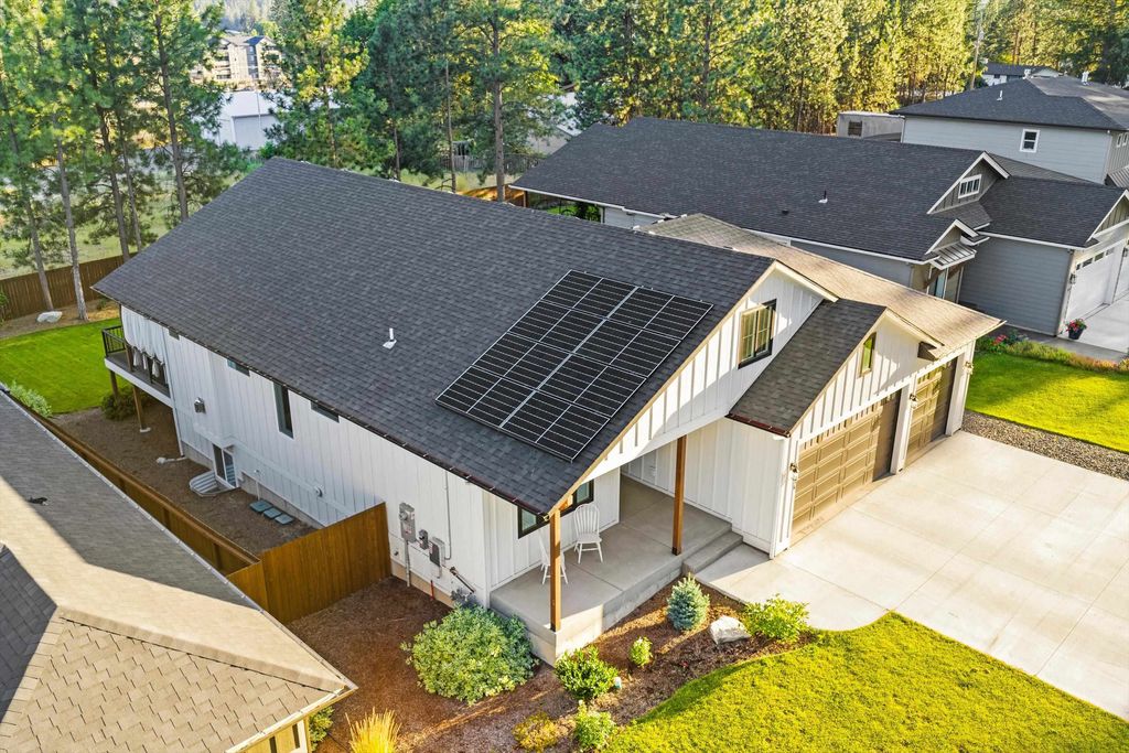 Photo of 916 E Farwell Rd, Spokane, WA 99208 (MLS # 202616335)