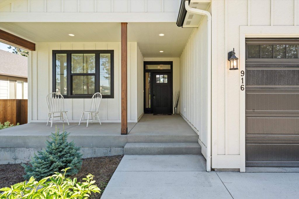 Photo of 916 E Farwell Rd, Spokane, WA 99208 (MLS # 202616335)