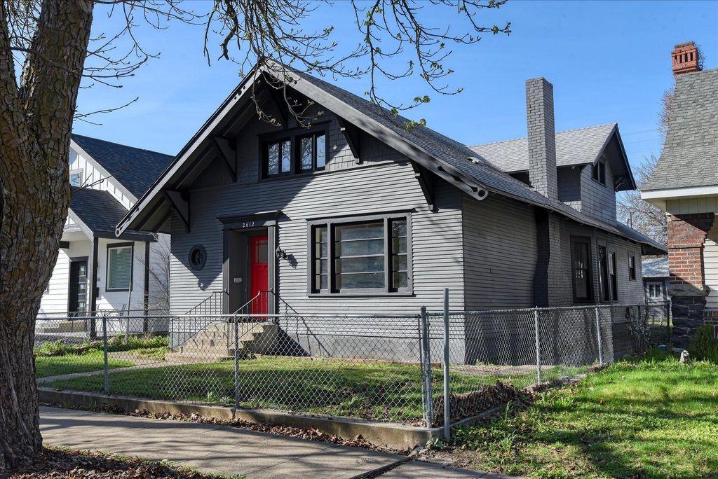 Photo of 2612 W Gardner Ave, Spokane, WA 99201 (MLS # 202615724)