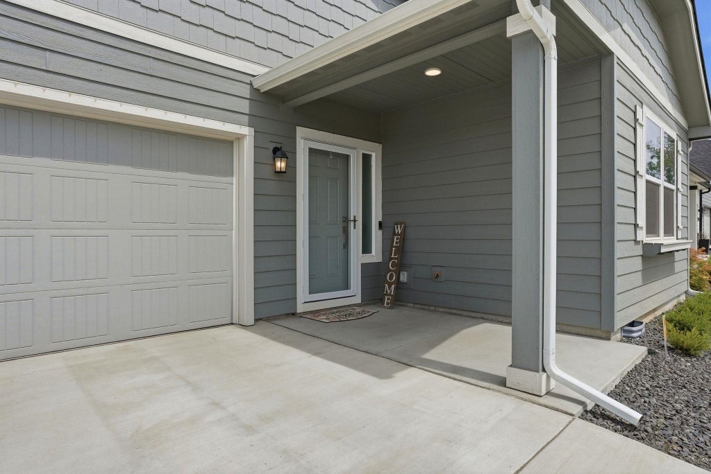Photo of 2086 W Walker Ave, Spokane, WA 99208 (MLS # 202619086)