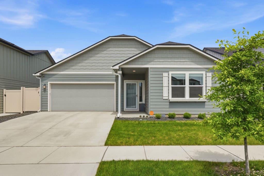 Photo of 2086 W Walker Ave, Spokane, WA 99208 (MLS # 202619086)