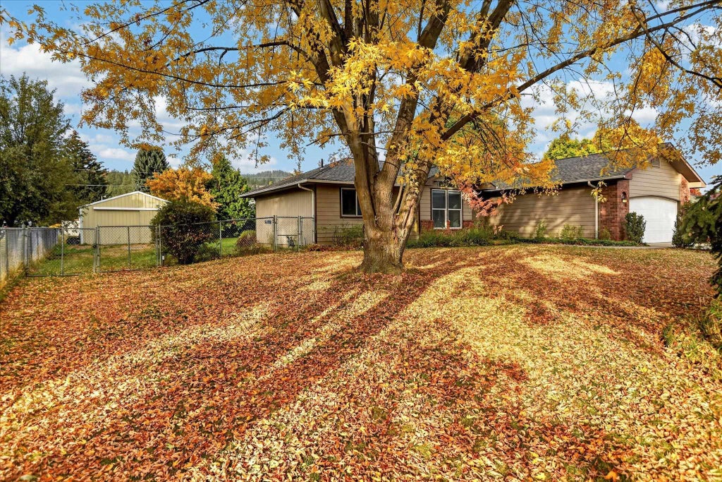 Photo of 16115 E LONGFELLOW Ave, Spokane Valley, WA 99216 (MLS # 202626068)