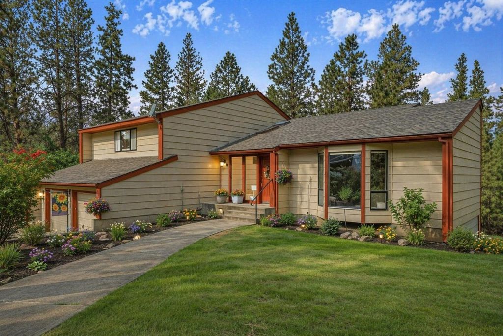 Photo of 9105 S Sherman Rd, Spokane, WA 99224 (MLS # 202616451)