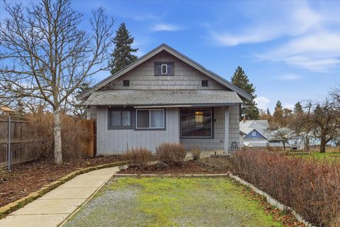 Photo of 717 W Cora Ave, Spokane, WA 99205 (MLS # 202527777)
