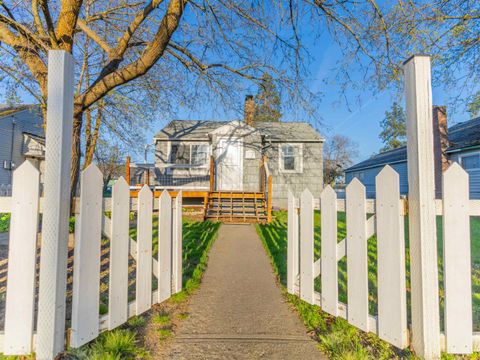 Photo of 3614 N Madison St, Spokane, WA 99205 (MLS # 202615237)