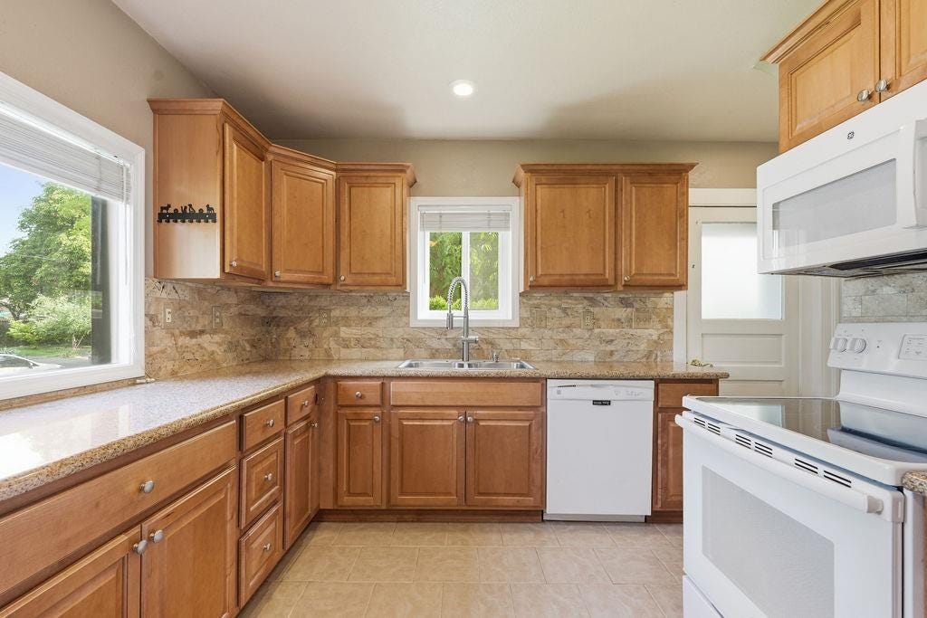 Photo of 622 E 27TH Ave, Spokane, WA 99203 (MLS # 202622960)