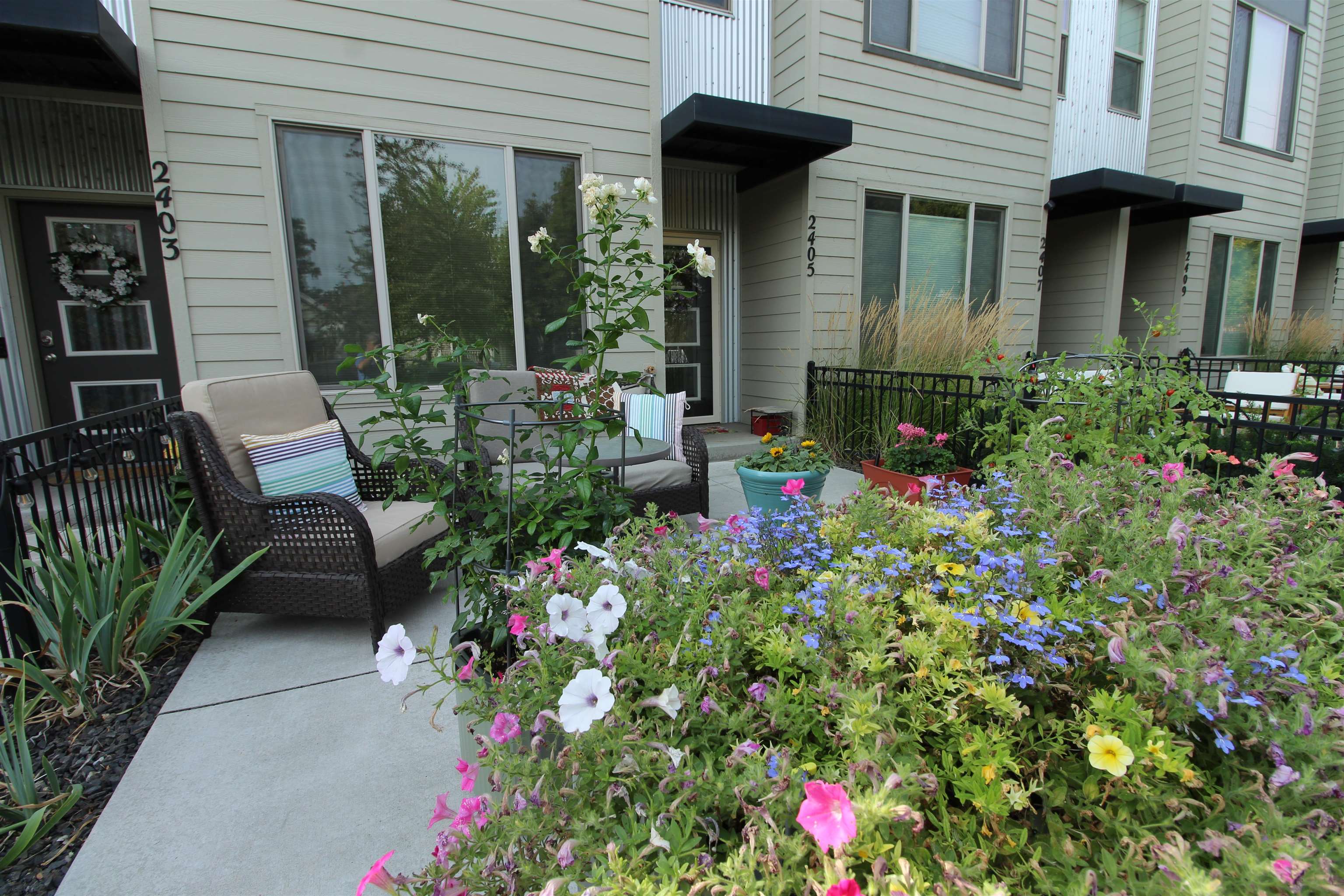 2405 W BRIDGE Ave - Photo 4