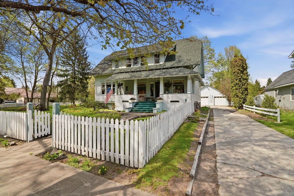 Photo of 508 W Clay Ave, Chewelah, WA 99109 (MLS # 202616278)