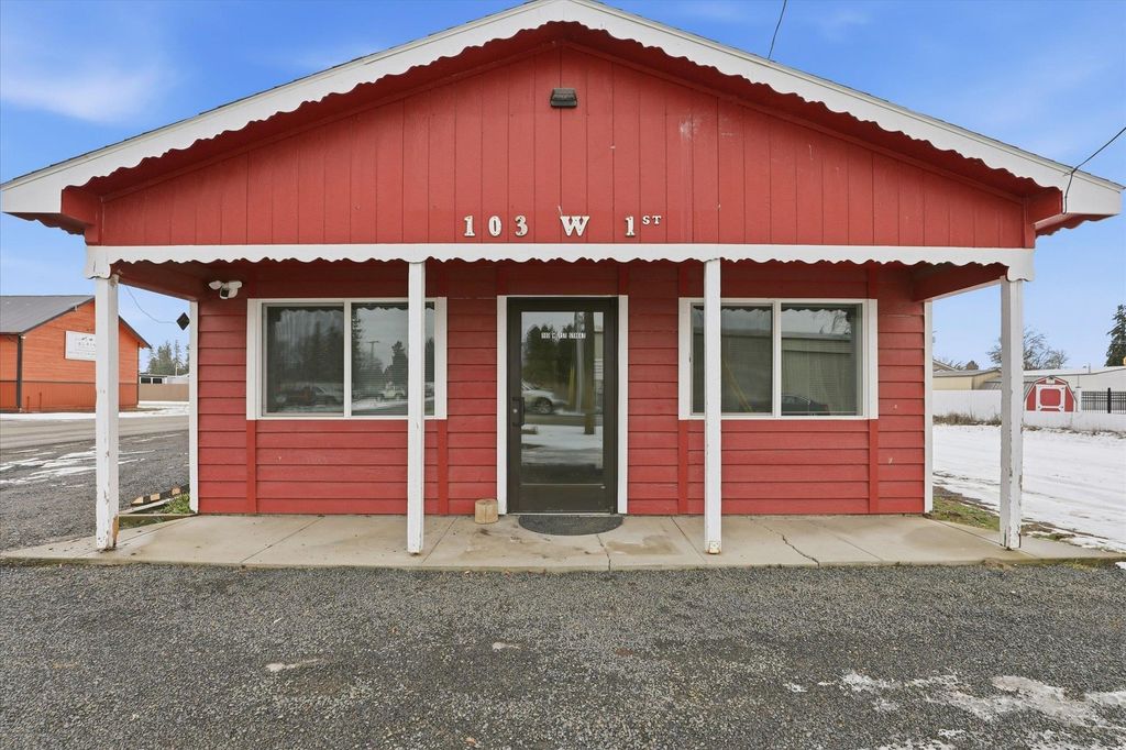 Photo of 103 W 1st Ave, Deer Park, WA 99006 (MLS # 202610867)