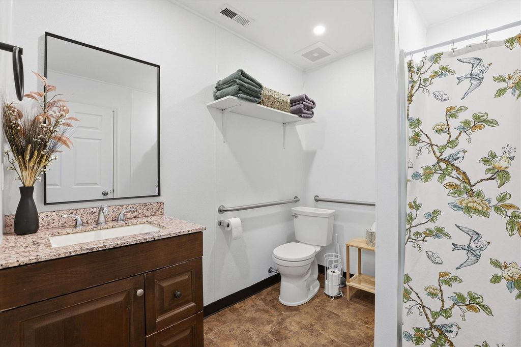 Photo of 103 W 1st Ave, Deer Park, WA 99006 (MLS # 202610867)