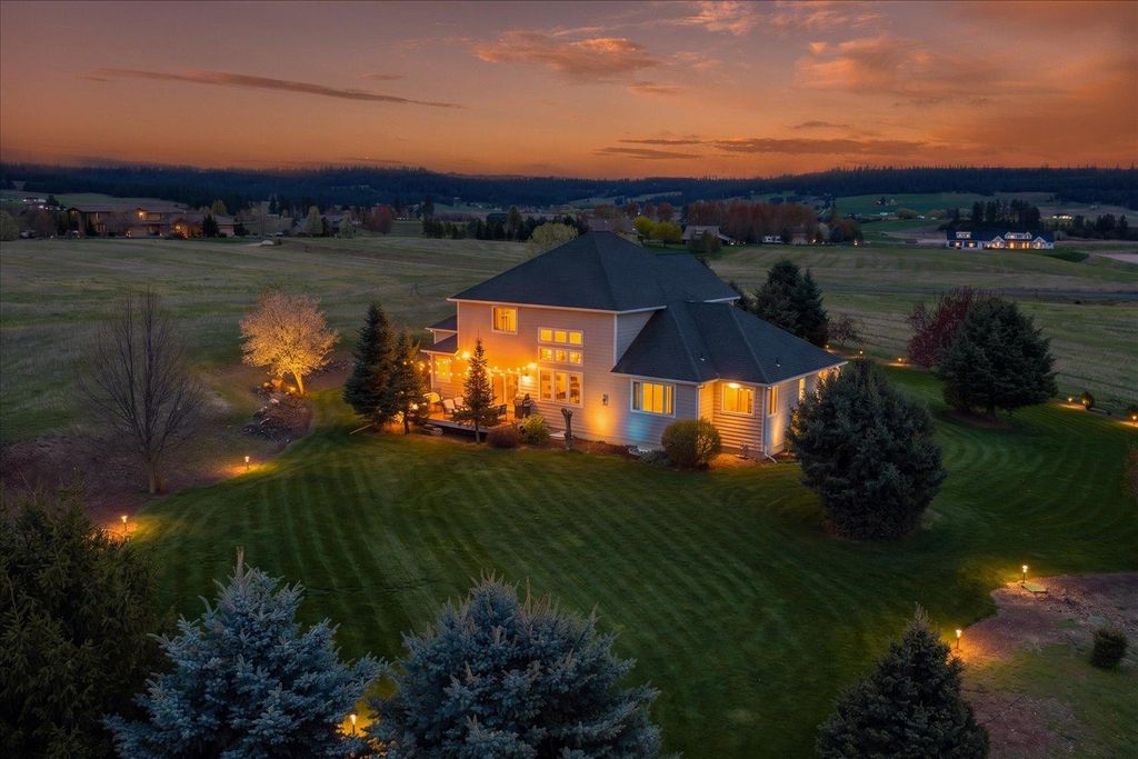 Photo of 9903 E Peone Landing Ln, Mead, WA 99021 (MLS # 202616295)