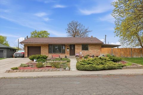 Photo of 3150 W Queen Pl, Spokane, WA 99205 (MLS # 202616118)
