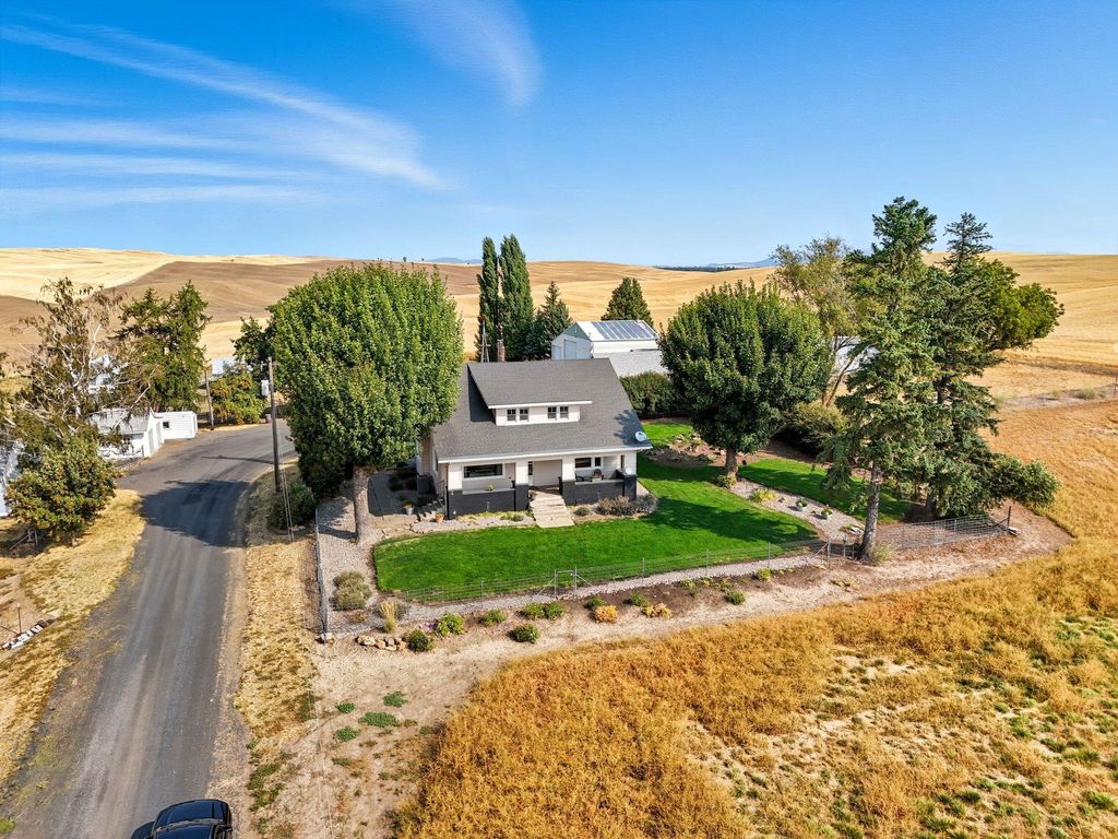 Photo of 3703 Plaza Rd, Rosalia, WA 99170 (MLS # 202617591)