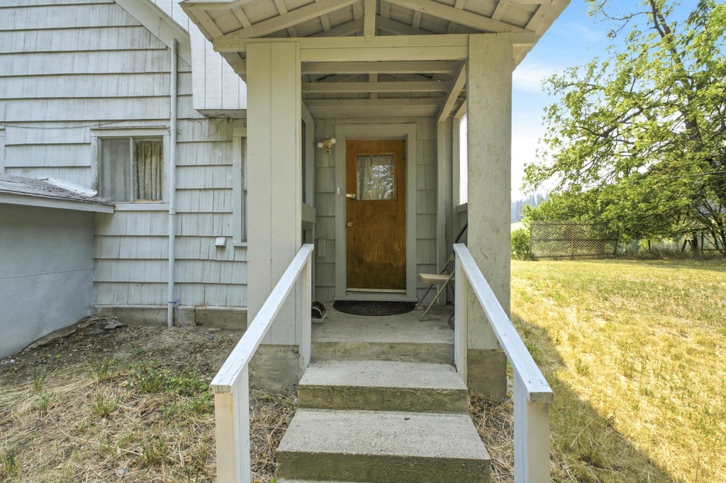 Photo of 4916 Hwy 25 S. Hwy, Hunters, WA 99137 (MLS # 202624484)