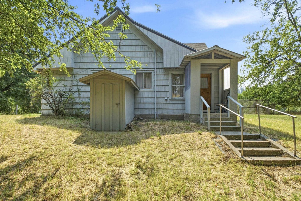 Photo of 4916 Hwy 25 S. Hwy, Hunters, WA 99137 (MLS # 202624484)