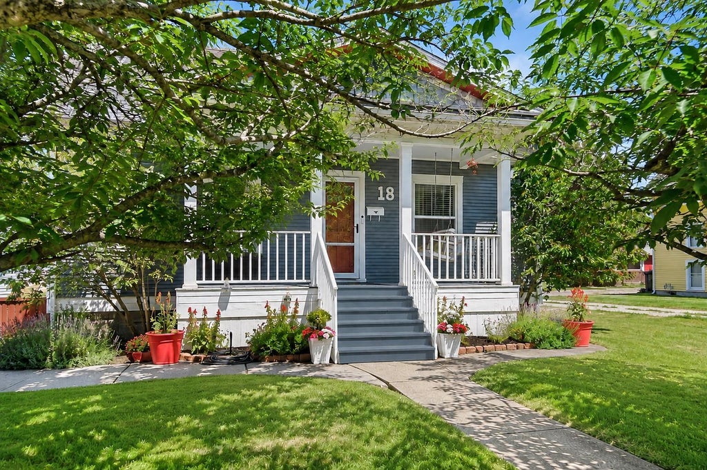 Photo of 18 W 31st Ave, Spokane, WA 99203 (MLS # 202623619)