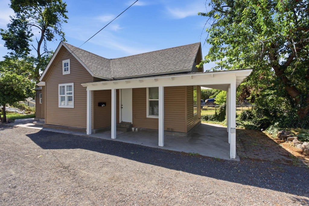 Photo of 607 S Hatch St, Spokane, WA 99202 (MLS # 202619825)
