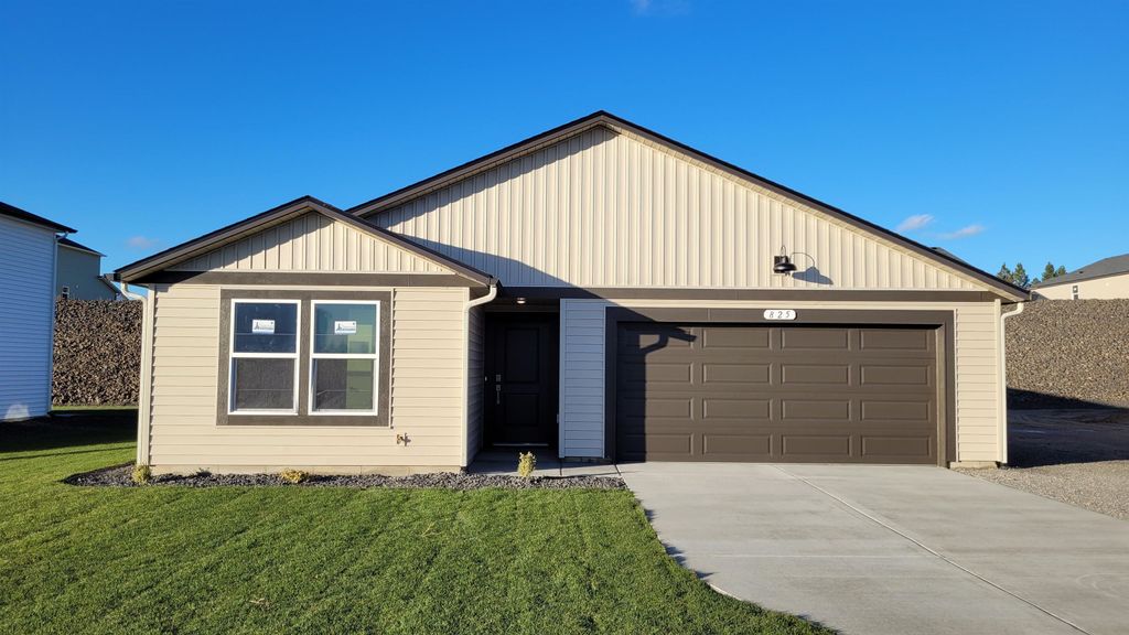 Photo of 825 E L St, Deer Park, WA 99006 (MLS # 202610580)