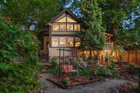 Photo of 215 E 9th Ave, Spokane, WA 99202 (MLS # 202614498)