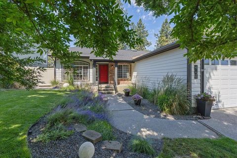 Photo of 4108 S Greystone Ln, Spokane, WA 99223 (MLS # 202525325)