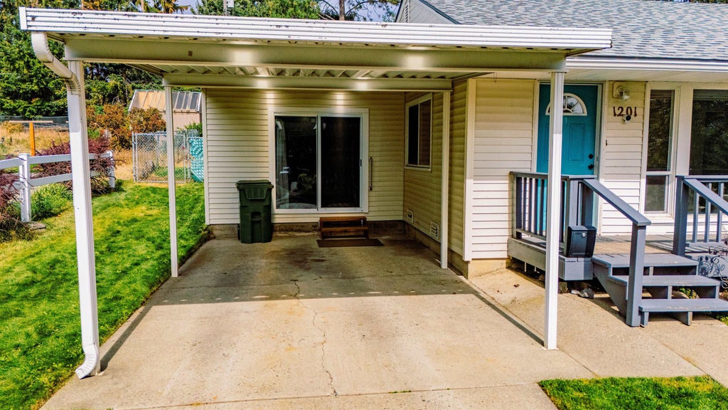 Photo of 1201 E 36th Ave, Spokane, WA 99203 (MLS # 202624385)