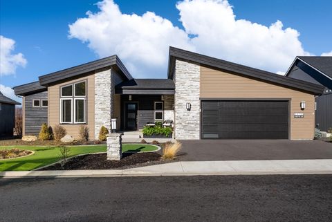 Photo of 13733 N Mayfair Ln, Spokane, WA 92205 (MLS # 202526668)