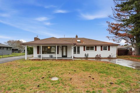 Photo of 554 E North Ave, Spokane, WA 99207 (MLS # 202614350)