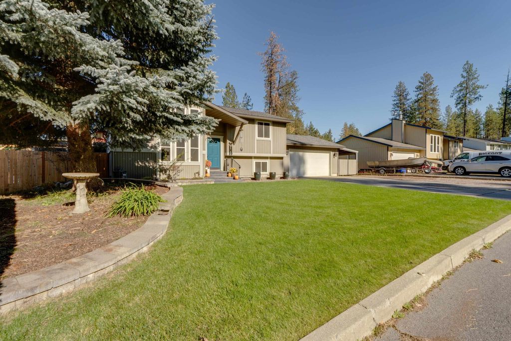 Photo of 309 E 11th Ave, Deer Park, WA 99006 (MLS # 202525522)