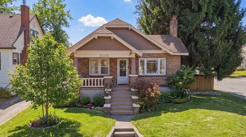 Photo of 302 E 29th Ave, Spokane, WA 99203 (MLS # 202613329)