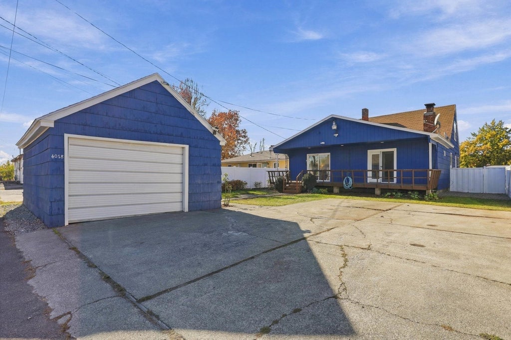 Photo of 4018 N Ash St, Spokane, WA 99205 (MLS # 202625896)