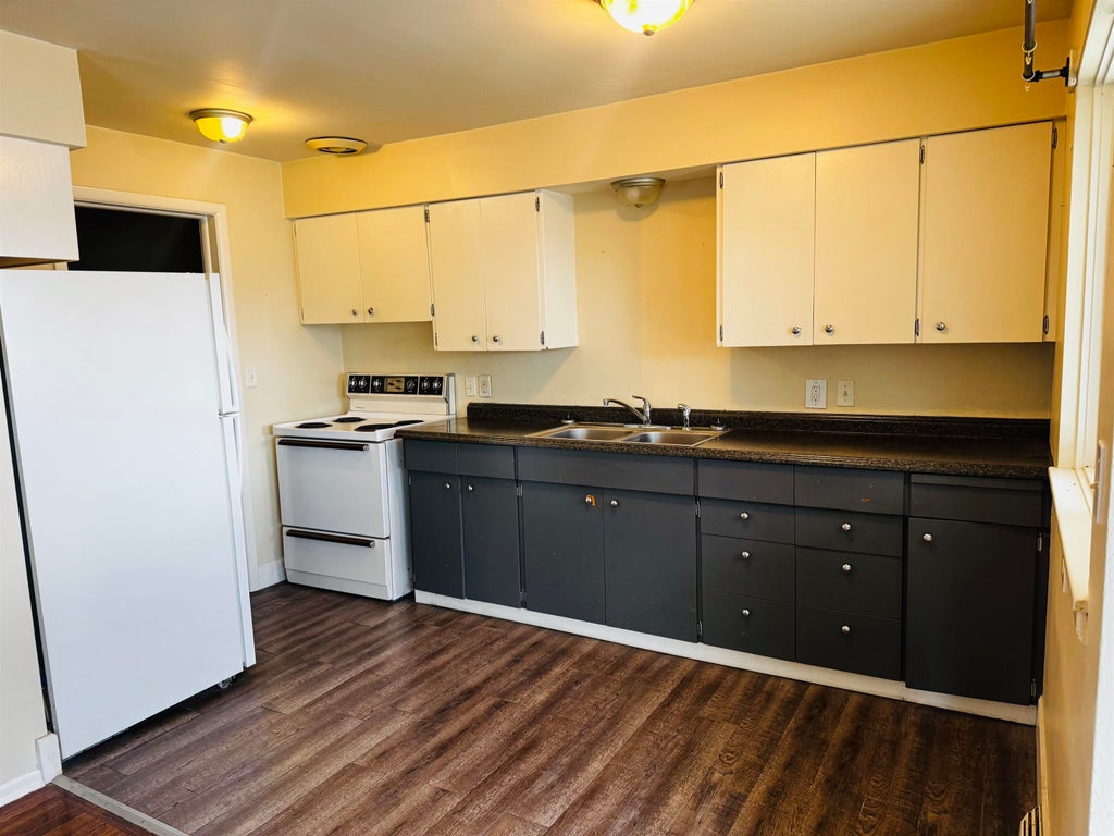 Photo of 2927 E HOFFMAN St, Spokane, WA 99208 (MLS # 202624540)