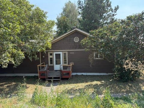 Photo of 228 W Poplar St, Tekoa, WA 99033 (MLS # 202622595)