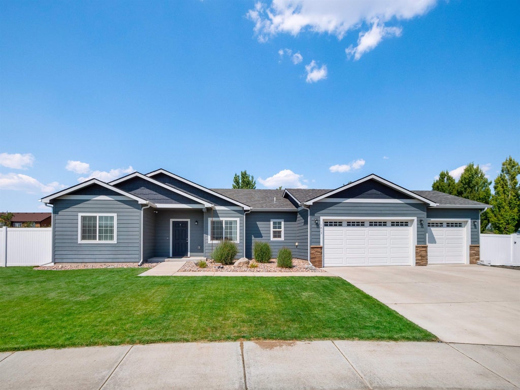 Photo of 8428 N Mayfair St, Spokane, WA 99208 (MLS # 202625810)