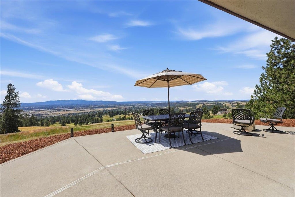 Photo of 16211 E Jacobs Ln, Spokane, WA 99217 (MLS # 202624417)