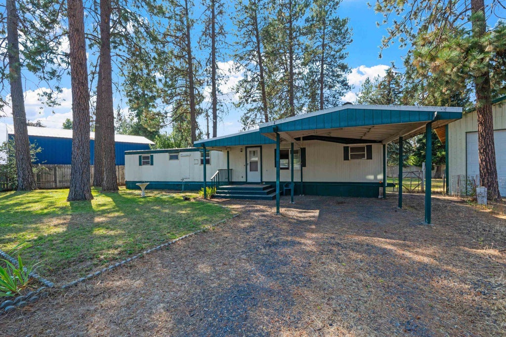Photo of 6447 Kathy Pl, Nine Mile Falls, WA 99026 (MLS # 202623260)