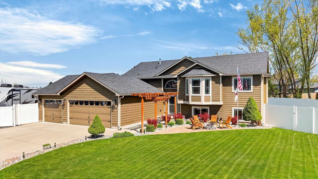 Photo of 15120 N Wilson Ct, Mead, WA 99021 (MLS # 202615911)