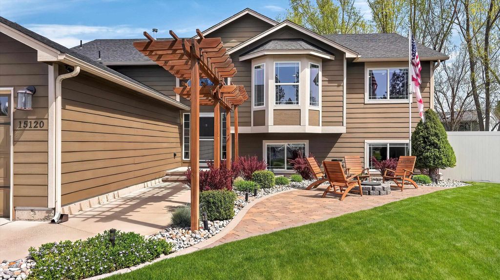 Photo of 15120 N Wilson Ct, Mead, WA 99021 (MLS # 202615911)