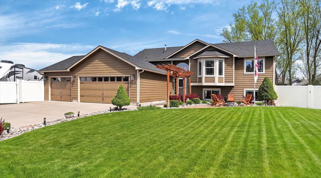 Photo of 15120 N Wilson Ct, Mead, WA 99021 (MLS # 202615911)