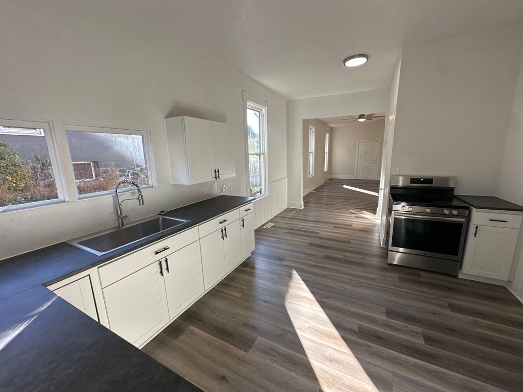 Photo of 623 S Denver St, Spokane, WA 99202 (MLS # 202525515)