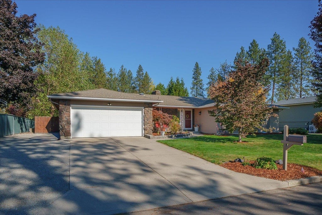 Photo of 328 W Brierwood Ave, Spokane, WA 99218 (MLS # 202625500)