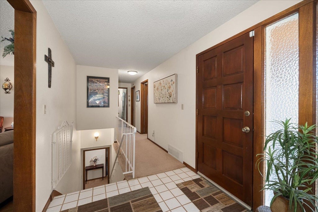 Photo of 328 W Brierwood Ave, Spokane, WA 99218 (MLS # 202625500)