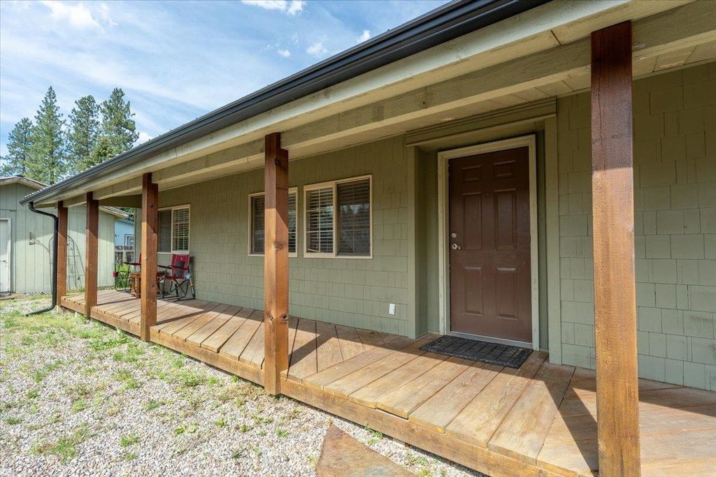 Photo of 427 E 5th St, Deer Park, WA 99006 (MLS # 202619916)