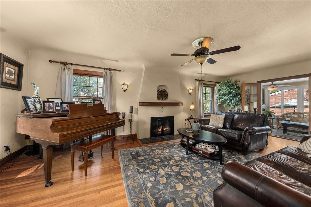Photo of 2825 S Wall St, Spokane, WA 99203 (MLS # 202525443)